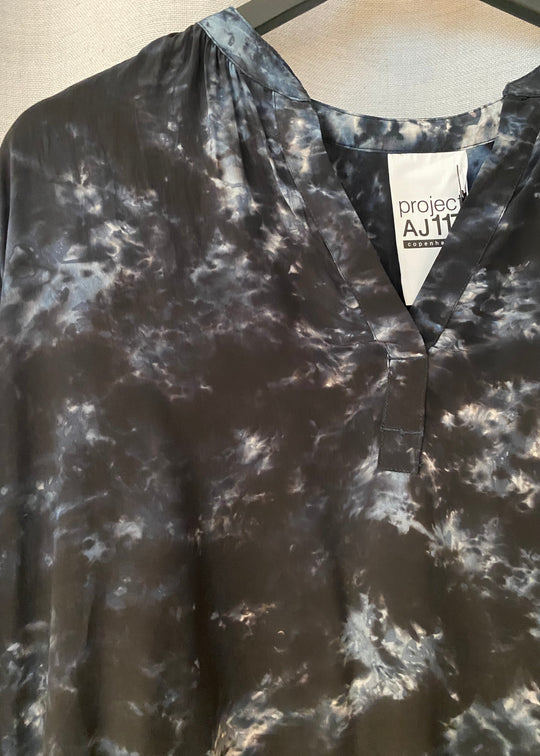 Project AJ117 Gladys blouse stormy galaxy