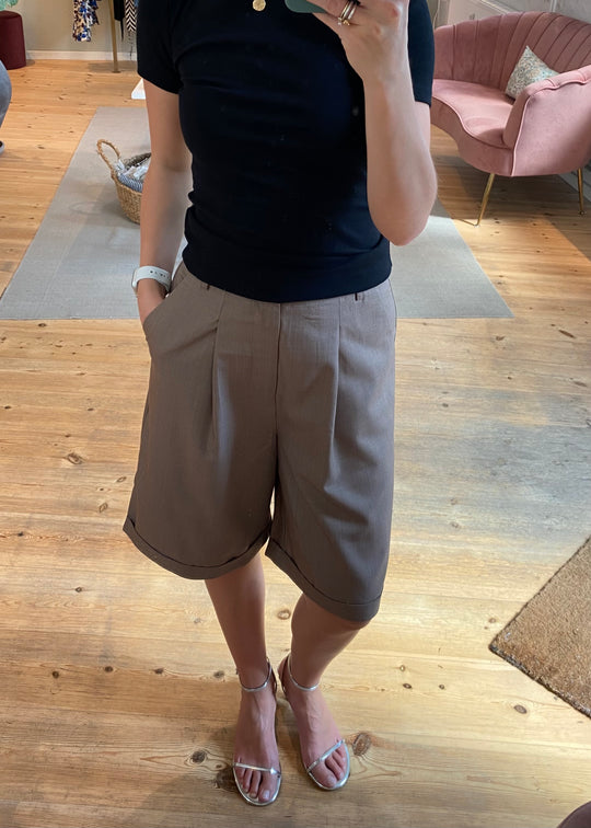 La Rouge Karen Short Brown