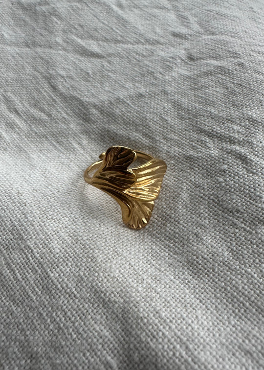 Black Design by Camilla Folkman Leaf ring
