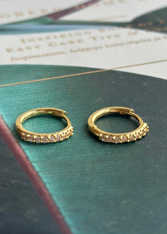 Black design by Camilla Folkman Augusta hoops med sten