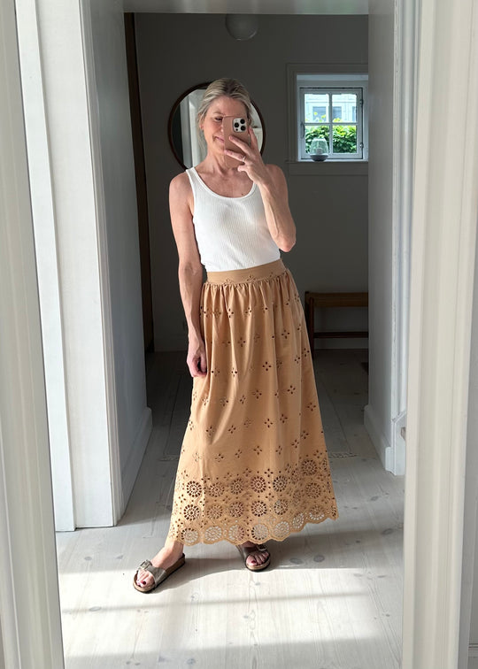 La rouge iris skirt sand