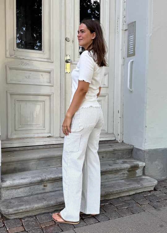 Sofie Schnoor Gittesw Trousers off white striped