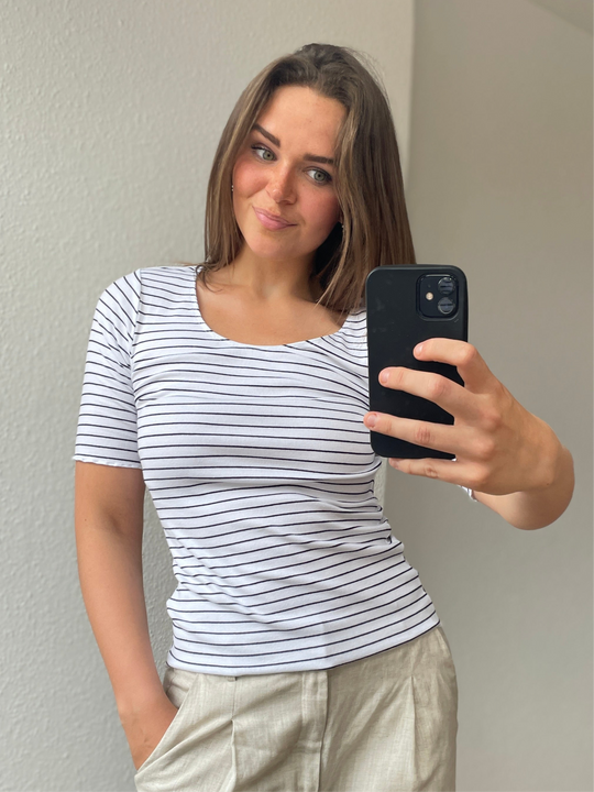 Basic Apparel Ludmilla Scallop Tee SS 702 Bright white / black