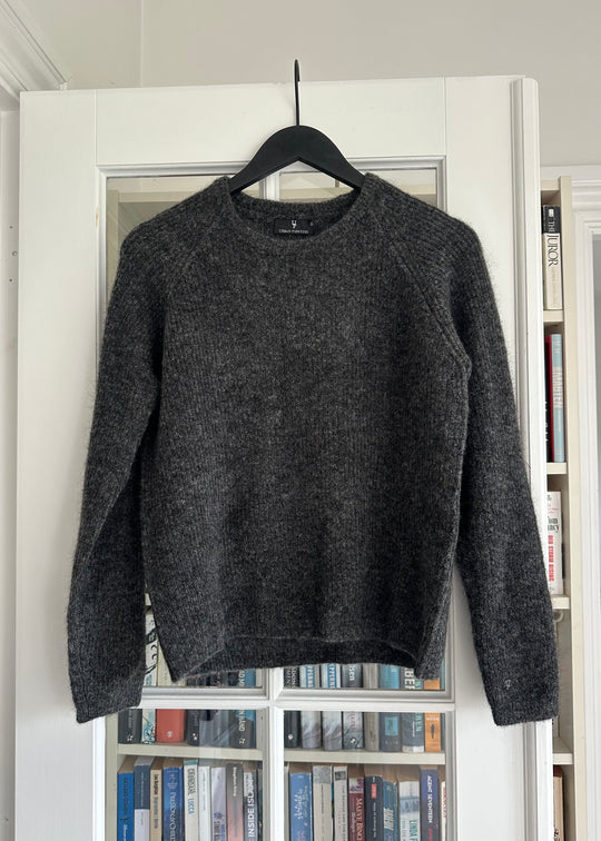 Urban Pioneers Betzy Sweater Charcoal
