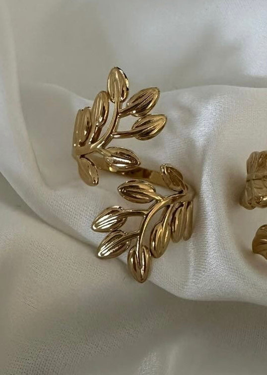 Black Design by Camilla Folkman Green ring