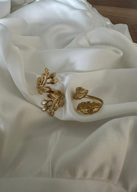 Black Design by Camilla Folkman Leaf ring