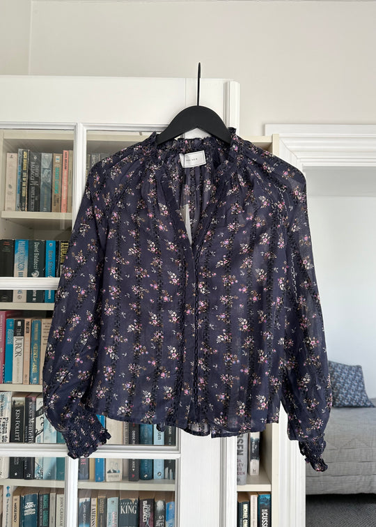 Neo Noir Stima délicat de fleur de fleur marine poussiéreuse