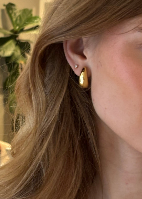 Black design by Camilla Folkman Drop earrings