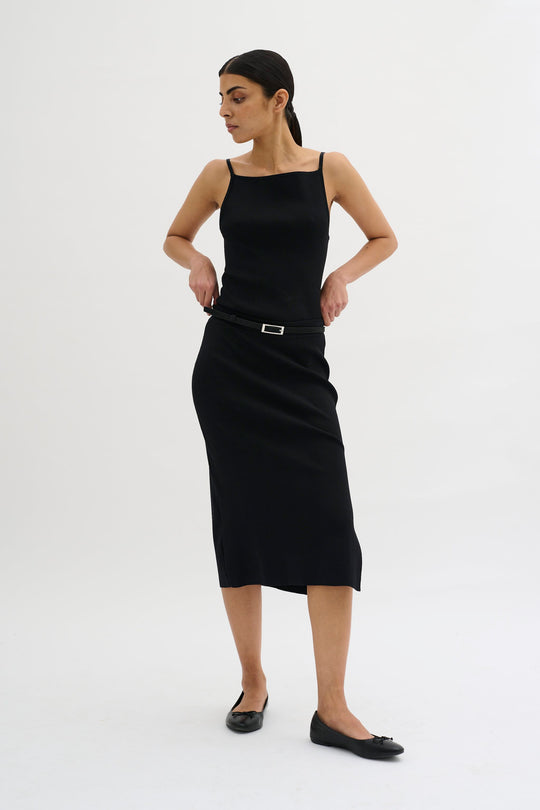 Ma garde-robe essentielle heklamw jupe en tricot noir