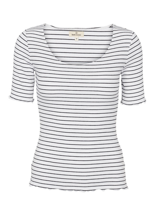 Basic Apparel Ludmilla Scallop Tee SS 702 Bright white / black