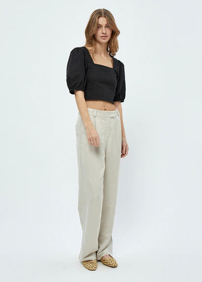 Minus Shelba Blouse en lin cropped noir