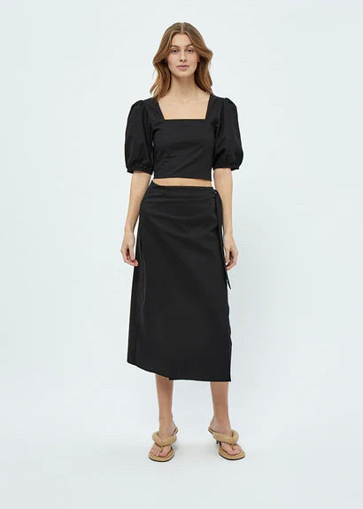 Minus Shelba Blouse en lin cropped noir