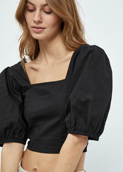Minus Shelba Blouse en lin cropped noir