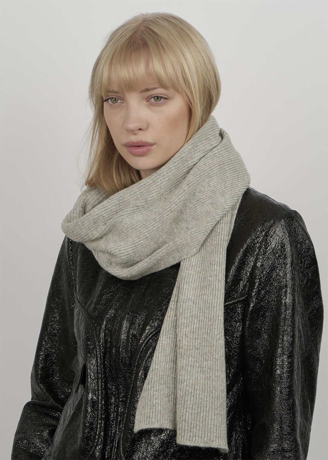 Sui Ava Frede Soft Scarf Light Grey