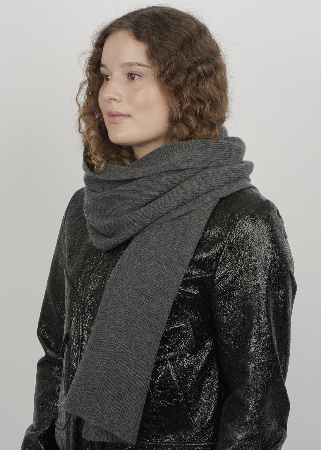 Sui Ava Frede Soft Scarf Dark Grey