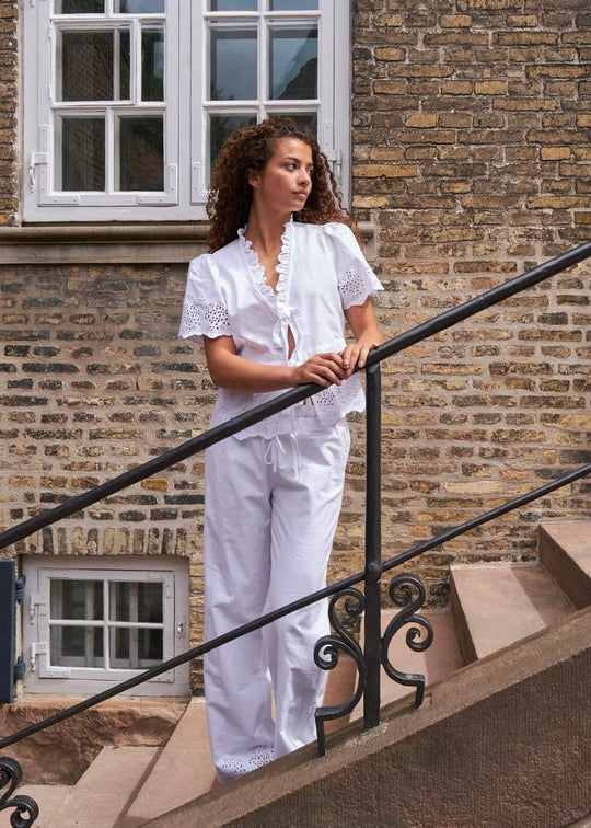 Neo Noir Satsi Embroidery Blouse White