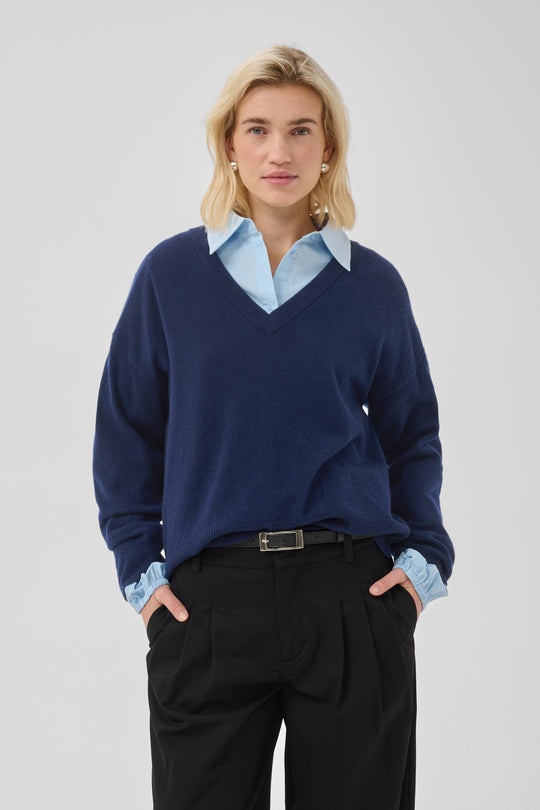 My Essential Wardrobe MWJola V-Neck Knit Pullover Dark Sapphire Blue