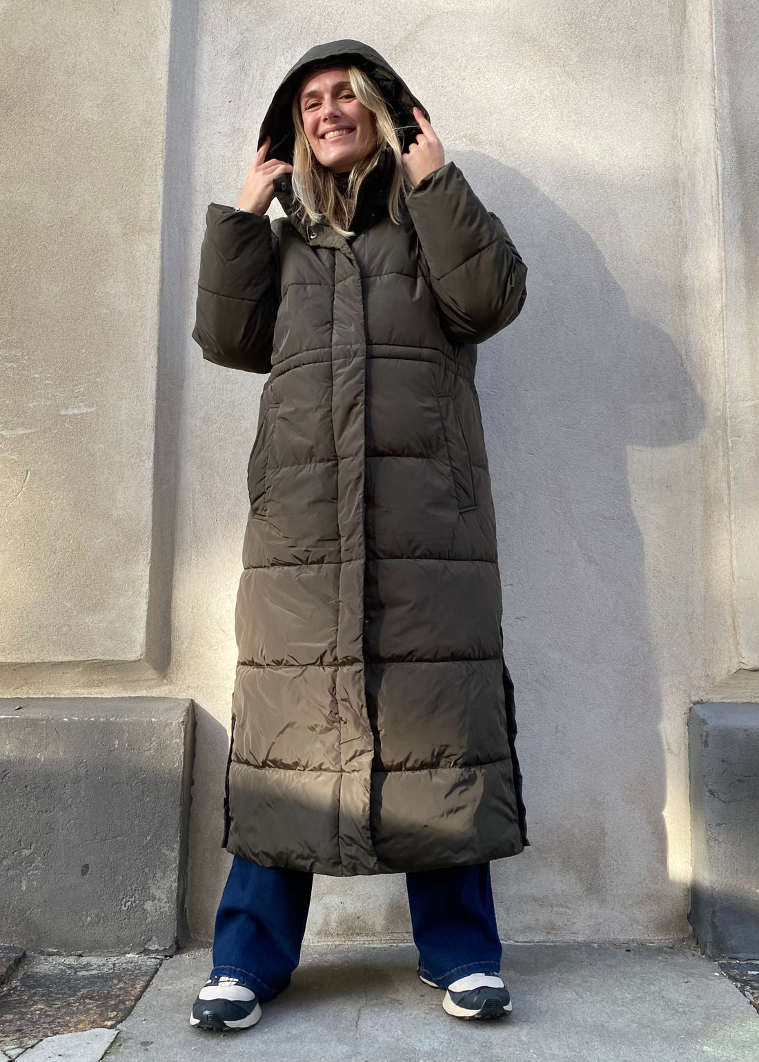 Basic Apparel Dagmar Long Coat dunkle Armee