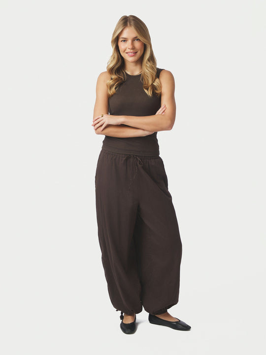 Pre-order uge 28. Neo Noir Elyse S Voile Balloon Pants Dark Brown