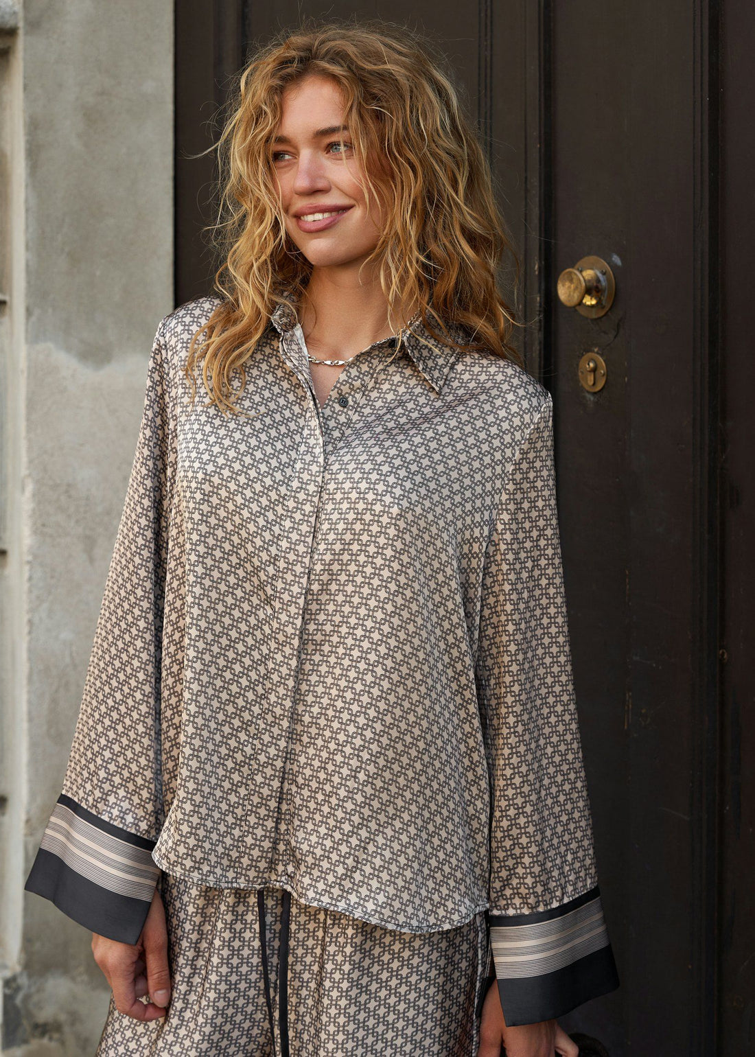 Neo Noir Mistan Pattern Shirt Beige