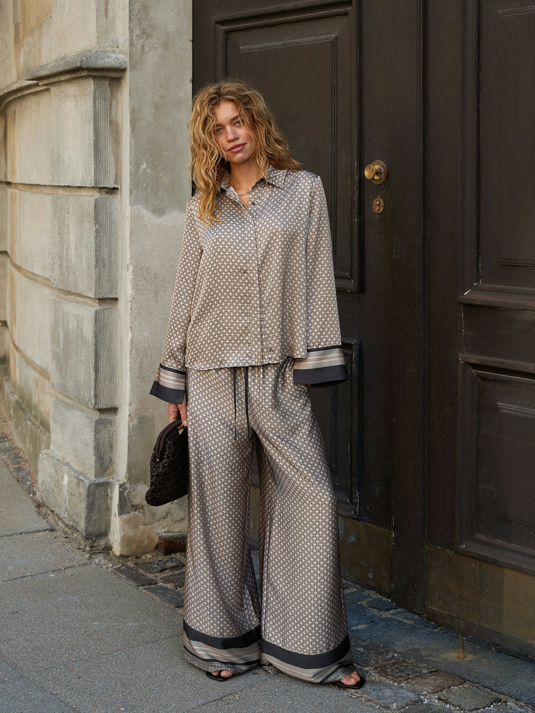Neo Noir Sora Pattern Pants Beige