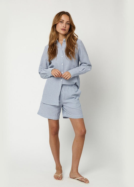 Moves Pynna shorts nebulas blue