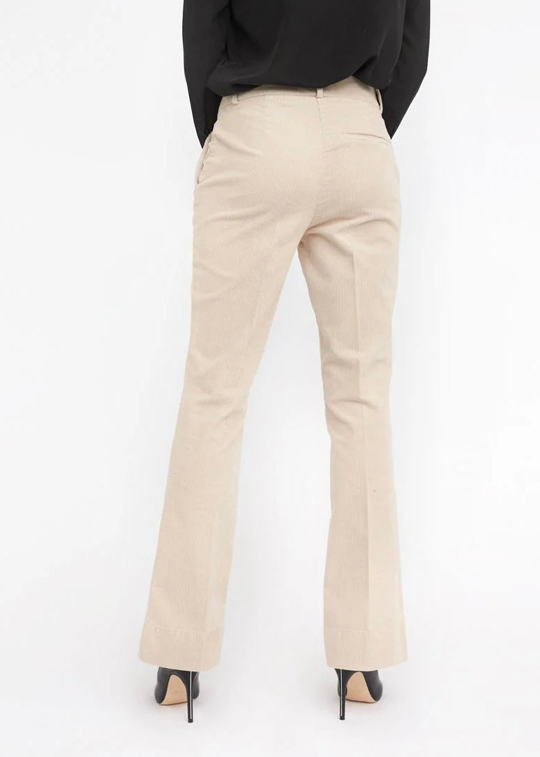 Fünf Einheiten Clarafv Winter White Cord