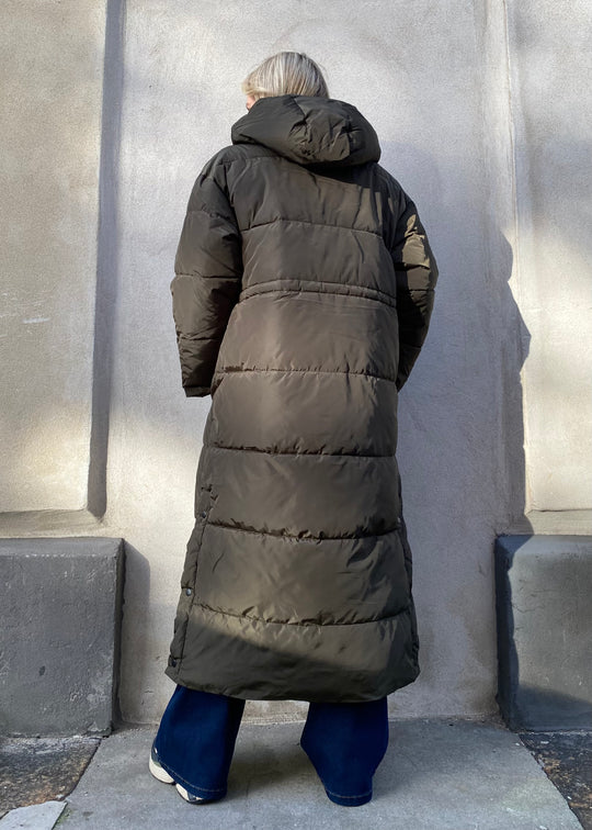 Basic Apparel Dagmar Long Coat dunkle Armee