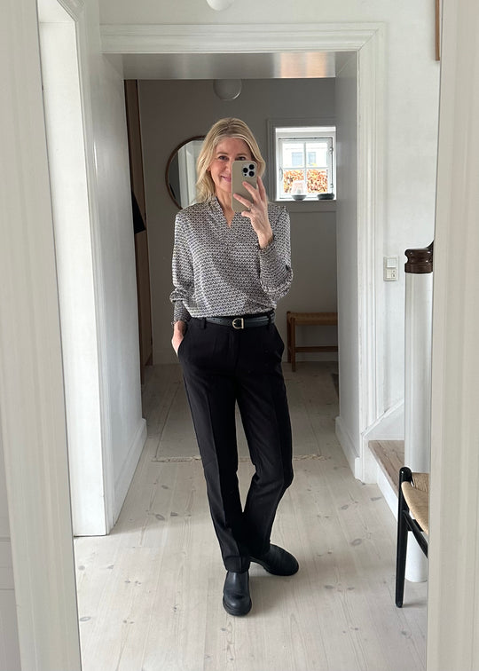 My Essential Wardrobe The Tailored Straight Pant black