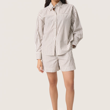 Soaked in Luxury SLMunevo Kaily Shorts Brown and White Stripe