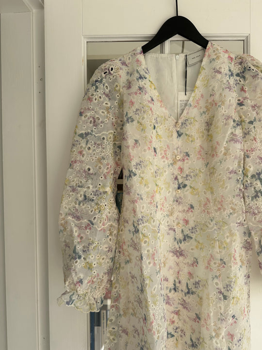 Neo Noir Cabana Embroidery dress creme