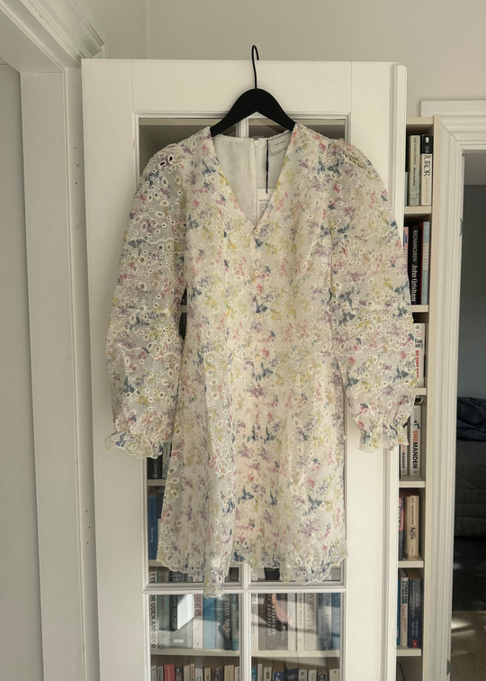 Neo Noir Cabana Embroidery dress creme