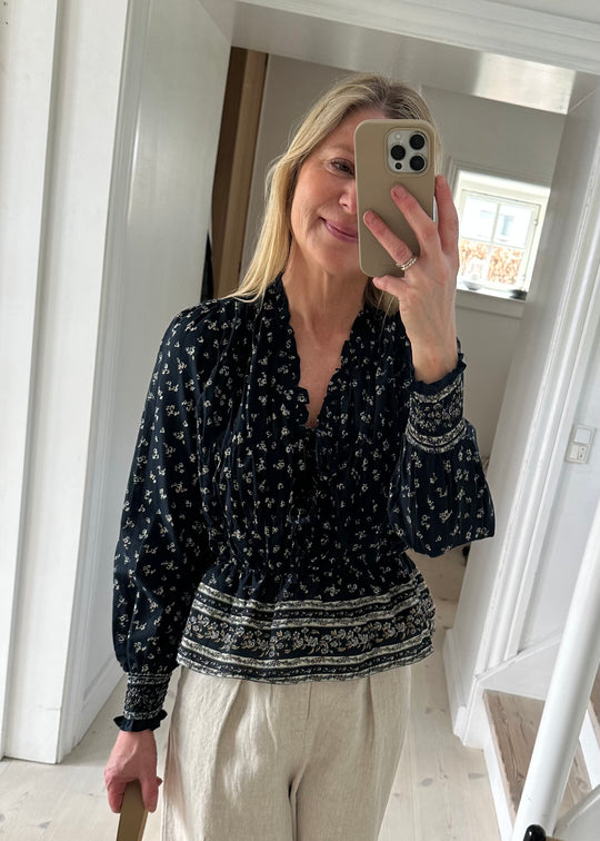 Neo Noir Ora Mini Border Blouse navy camel