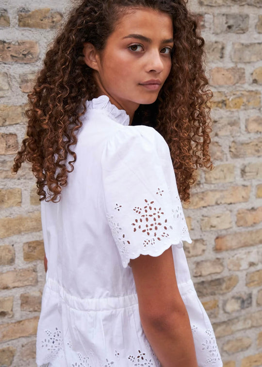 Neo Noir Satsi Embroidery Blouse White