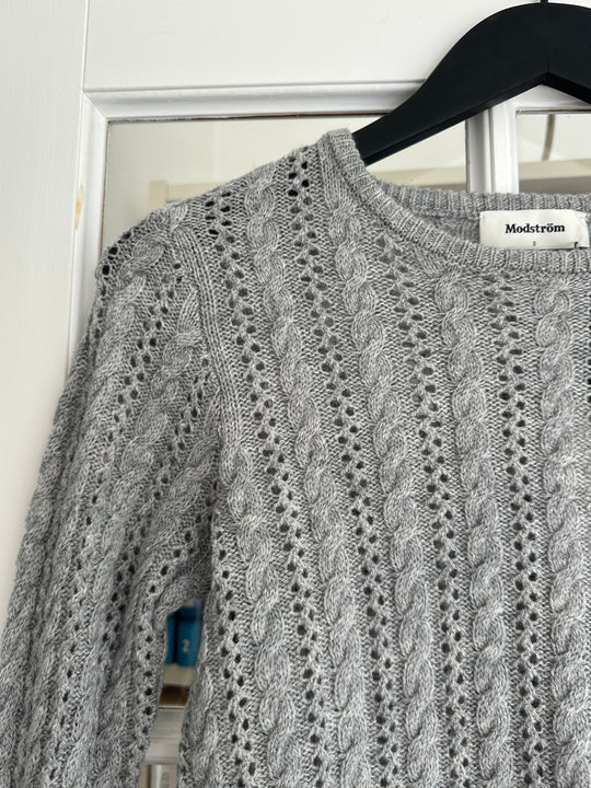 Modström HowieMD cable o-neck Grey Melange