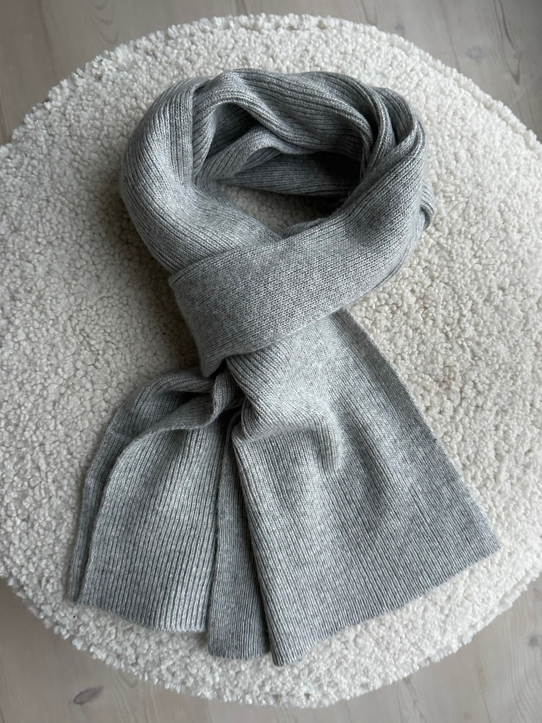 Sui Ava Frede Soft Scarf Light Grey