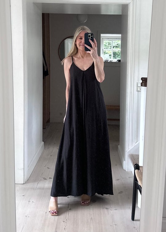 La Rouge Lone Strap Dress black