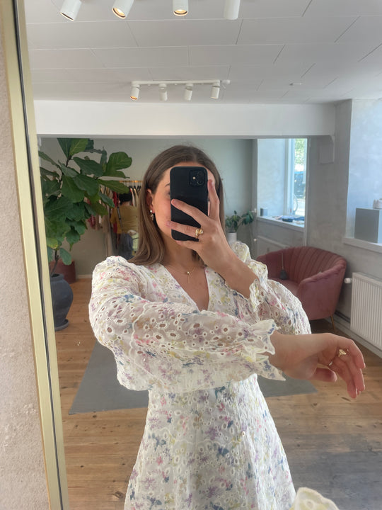 Neo Noir Cabana Embroidery dress creme