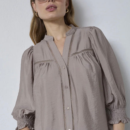 Pre-order uge 31. Co'Couture CallumCC Lace Puff V-Shirt Taupe