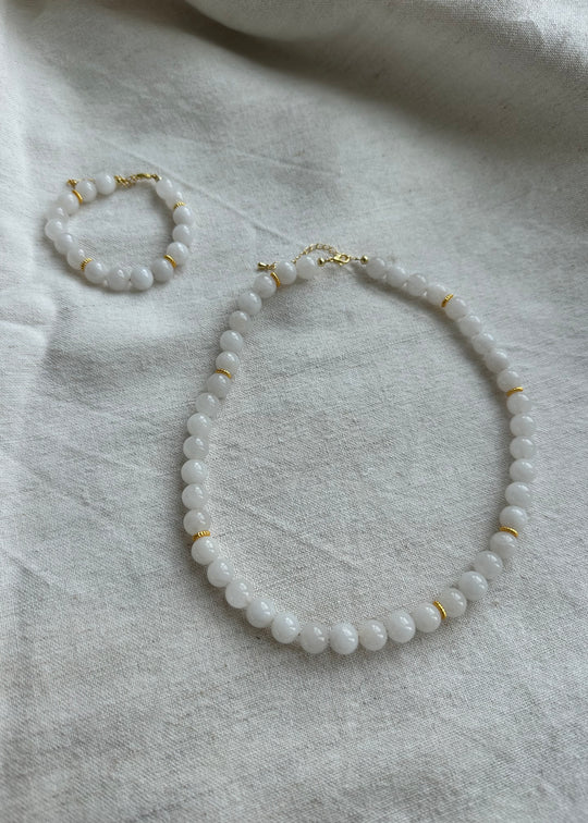 Black design by Camilla Folkman Vilja halskæde hvid