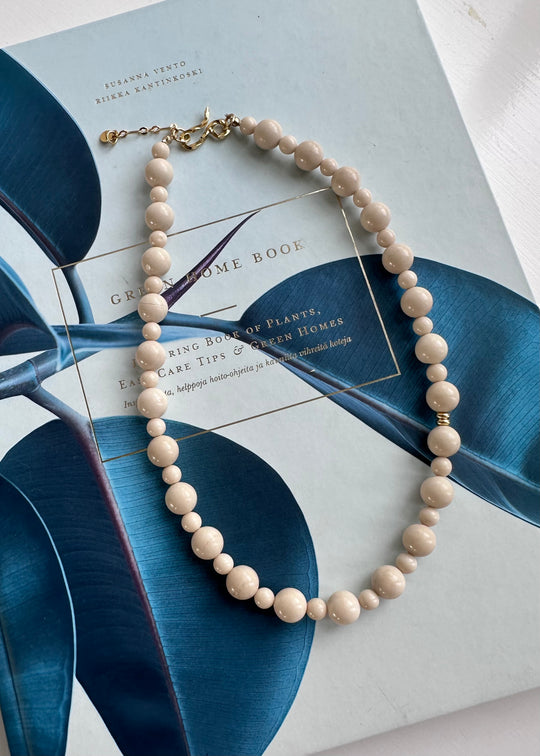 Plissé Copenhagen Vivi necklace beige