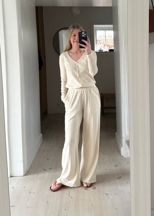La Rouge Lene Pointelle set off White