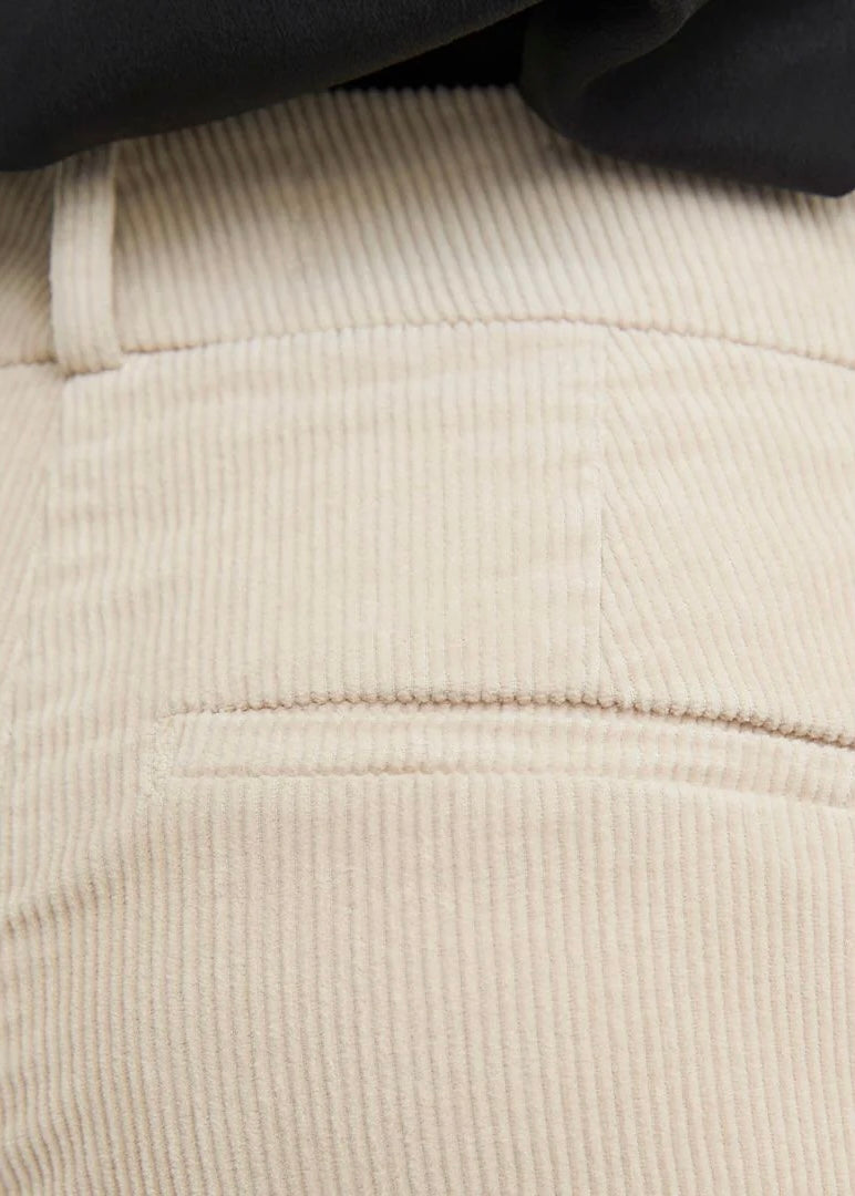 Fünf Einheiten Clarafv Winter White Cord