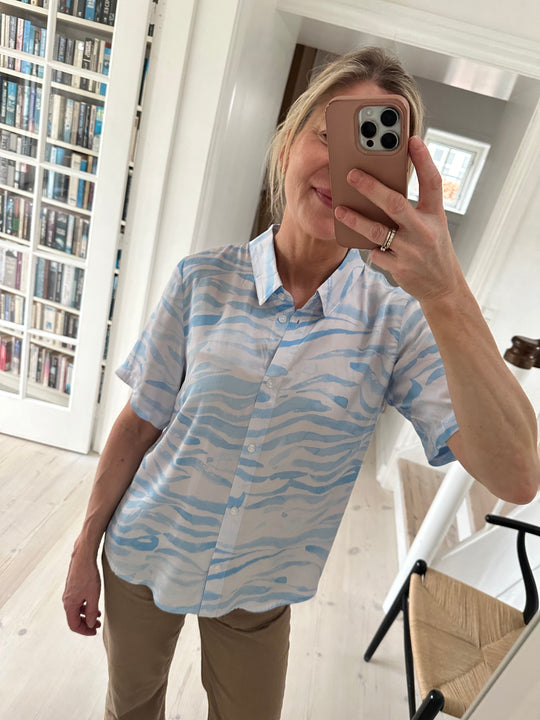 Karen av Simonsen Ineskb SS Shirt Ocean Wave