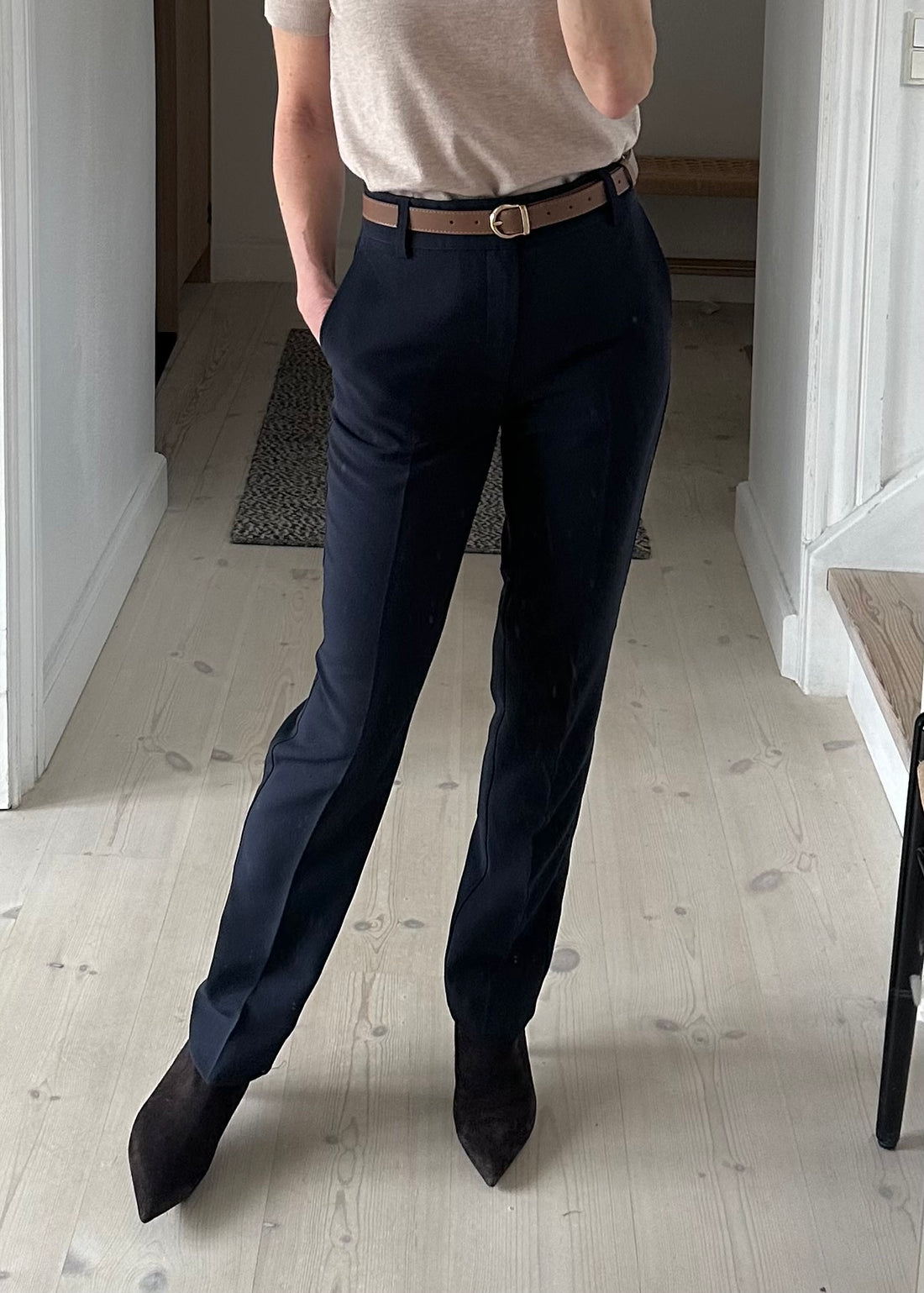 My Essential Wardrobe 26 The Tailored Straight Pant baritone blue