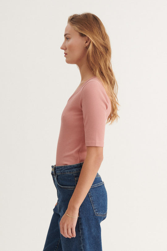 Basic Apparel Ludmilla SS Tee Old Rose