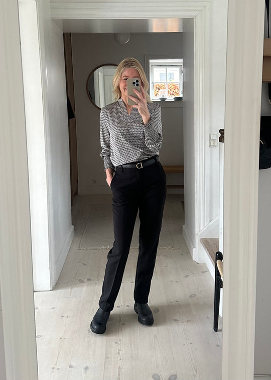 My Essential Wardrobe The Tailored Straight Pant black