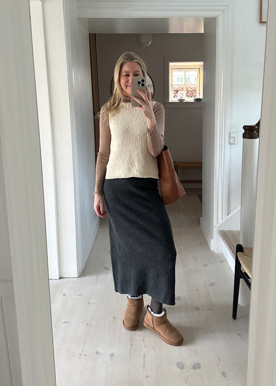 Neo Noir Virena stickade väst sand