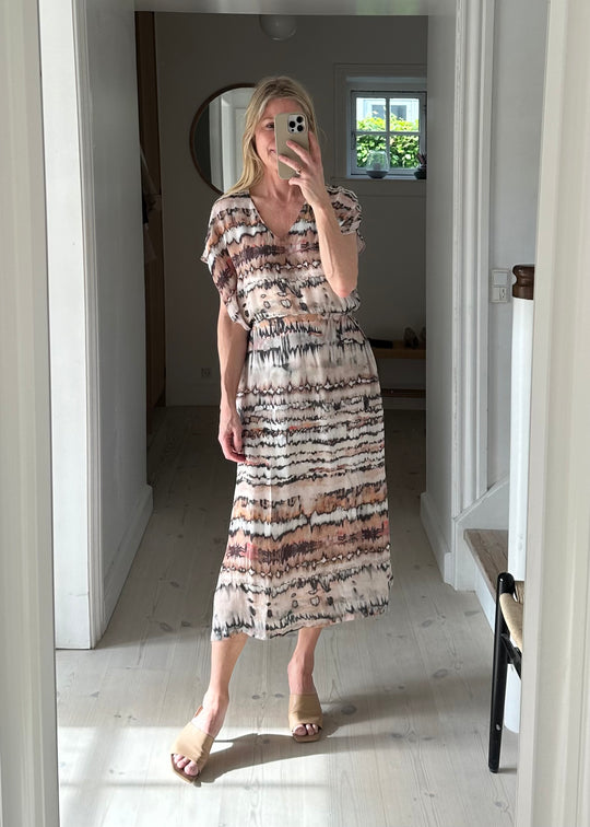 Saint Tropez EyaSZ Long Dress Creme Tiedye Strokes