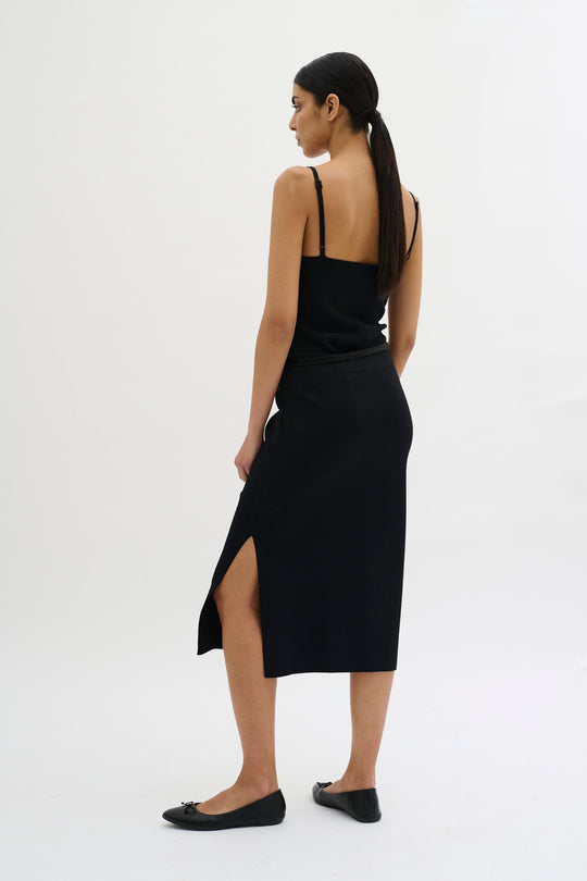 Ma garde-robe essentielle heklamw jupe en tricot noir